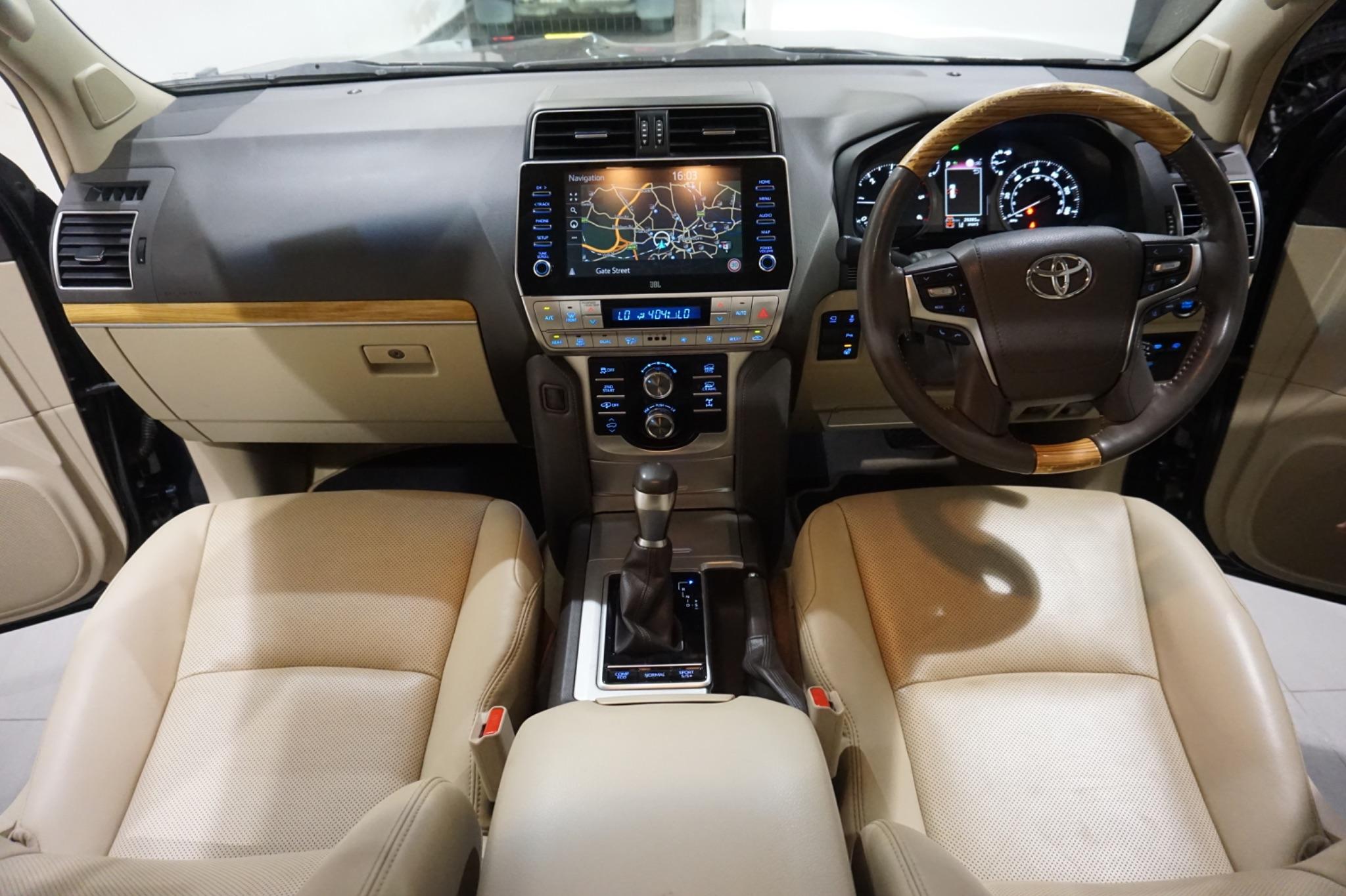 Toyota Land Cruiser 2.8D Invincible Auto 4WD Euro 6 (s/s) 5dr (7 Seat)